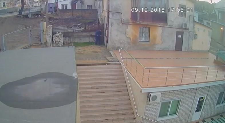 На офіс "Кримської солідарності" в окупованому Сімферополі напали: відео