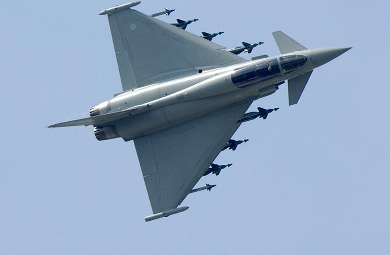 Британія підняла у небо свої винищувачі через два російські бомбардувальники біля кордону Британія підняла у небо свої винищувачі через два російські бомбардувальники біля кордону