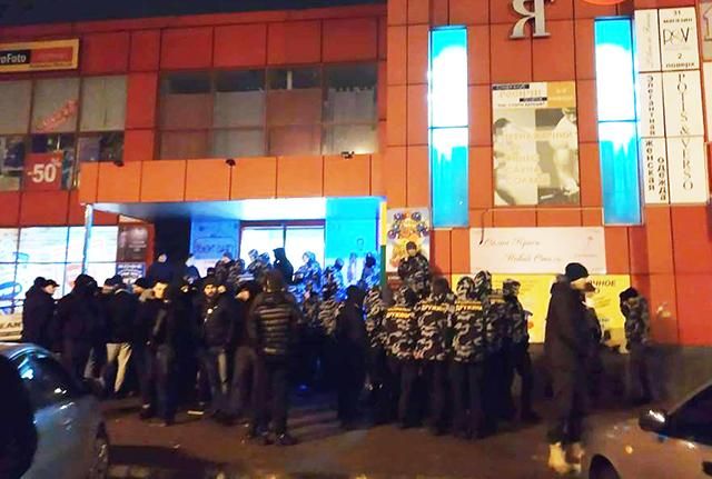 Инцидент в торговом центре "Дарница" в Киеве: в "Нацдружинах" рассказали свою версию событий