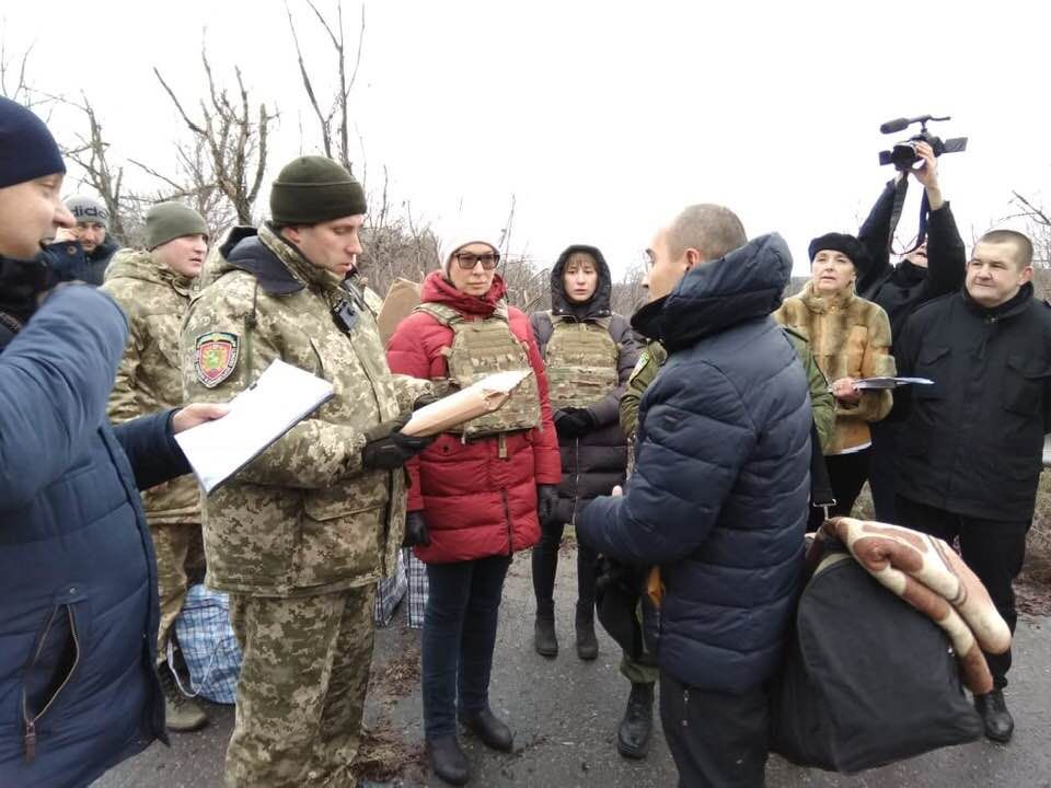 Проросійські бойовики передали Україні 42 ув'язнених: фото