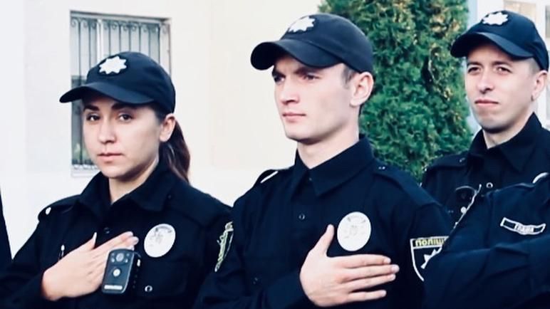 "Спасибо, Путин, спасибо, Россия": патрульный-злоумышленник из Харькова похвастался паспортом РФ "Спасибо, Путин, спасибо, Россия": патрульный-злоумышленник из Харькова похвастался паспортом РФ