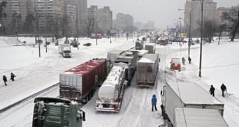 Через снігопад до Києва заборонили в’їжджати вантажівкам