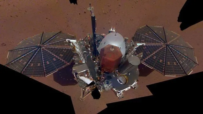 InSight  надіслав перше «селфі» із Марсу 