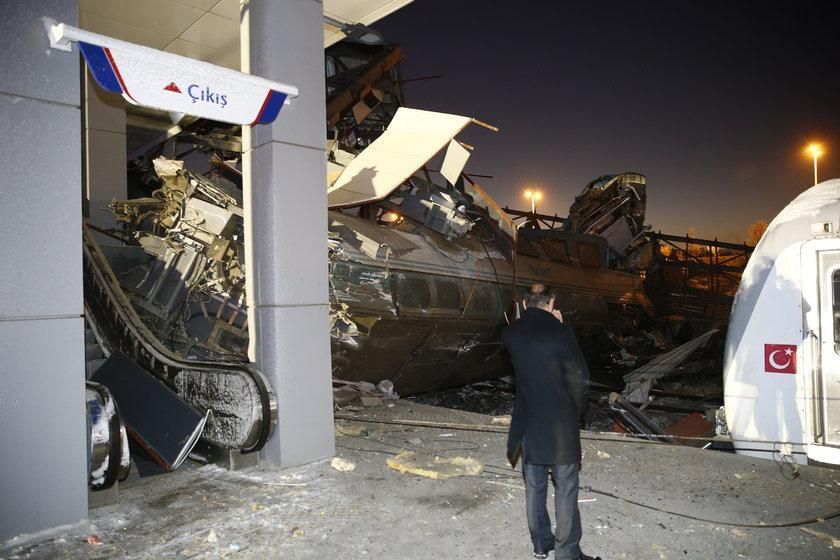 Жахлива аварія з поїздом у Туреччині: відома попередня причина катастрофи
