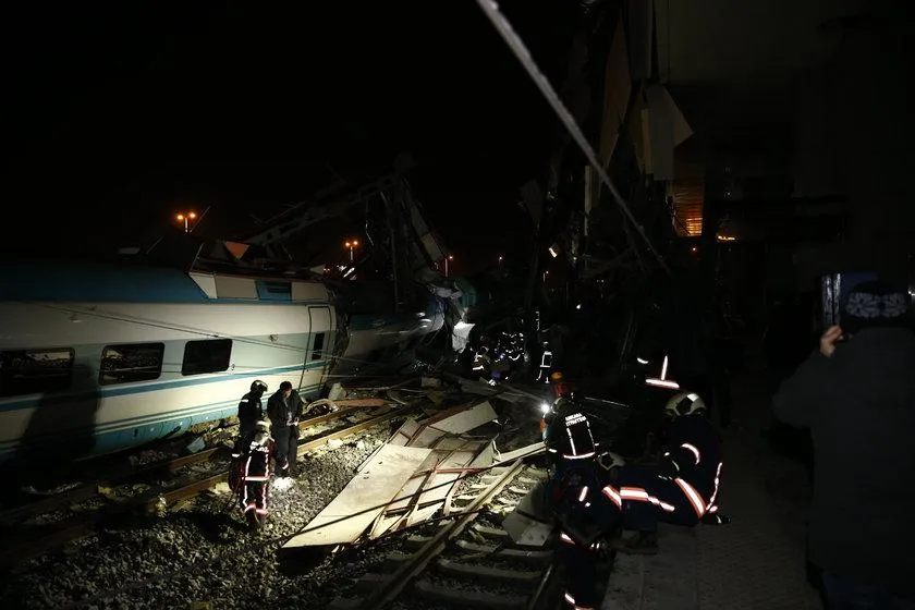 аварія з поїздом у туреччині