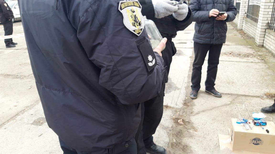 В Ізмаїлі поліція знешкодила вибухівку, яка пробула у рейсовому автобусі декілька днів В Ізмаїлі поліція знешкодила вибухівку, яка пробула у рейсовому автобусі декілька днів