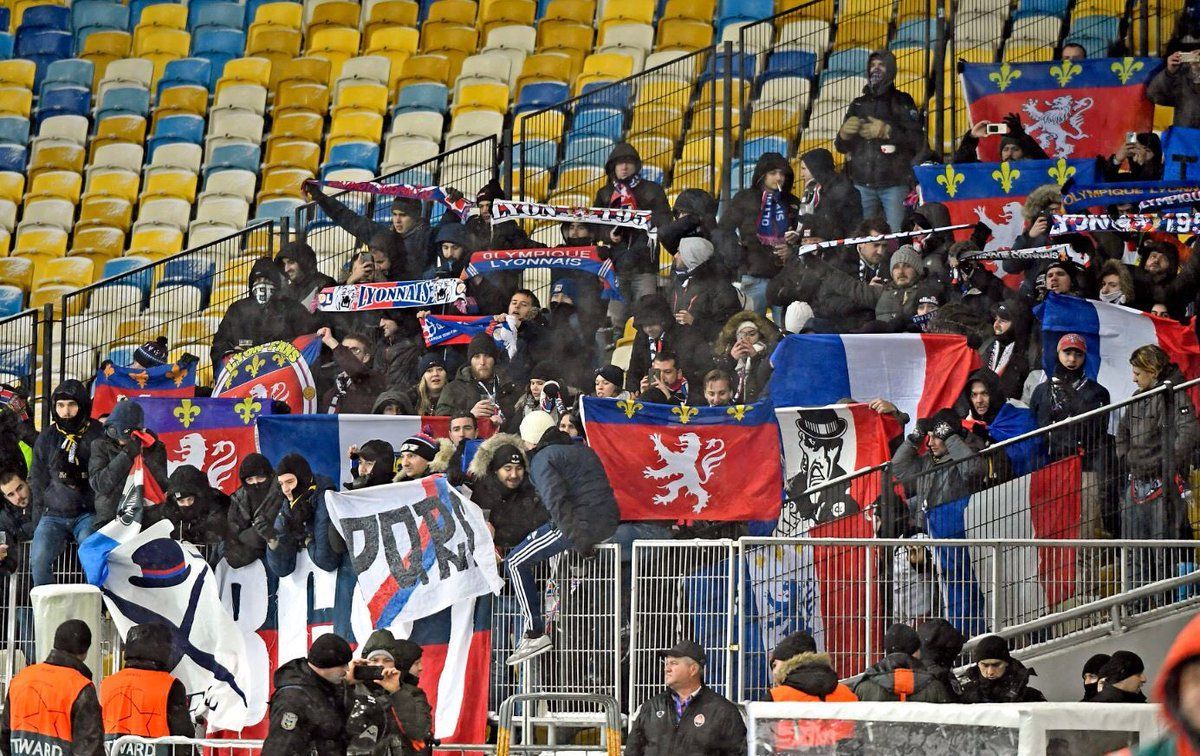 Болельщики "Лиона" не могут вылететь из Киева из-за непогоды Болельщики "Лиона" не могут вылететь из Киева из-за непогоды