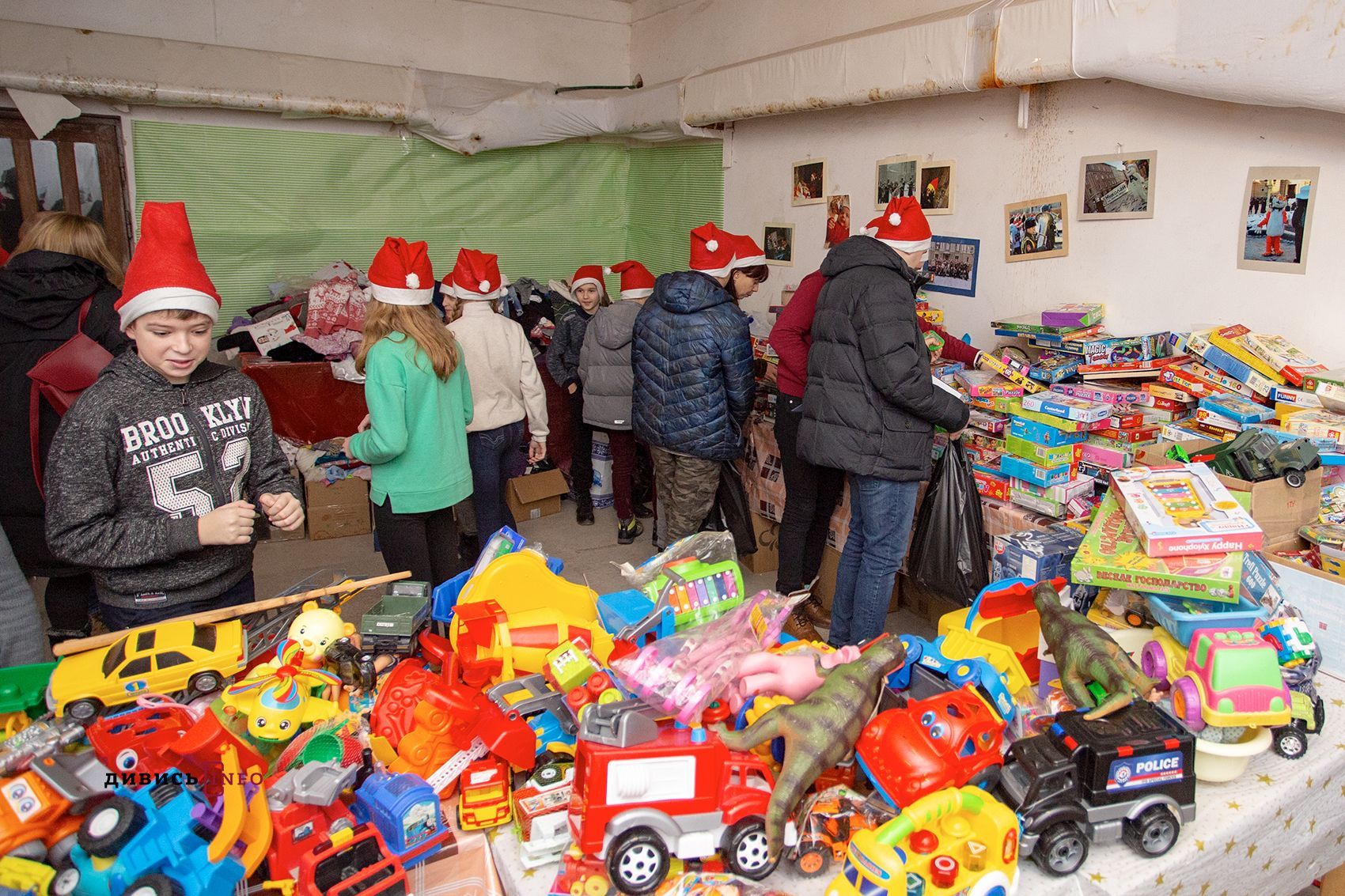 Во Львове заработала фабрика Святого Николая: яркий фоторепортаж Во Львове заработала фабрика Святого Николая: яркий фоторепортаж