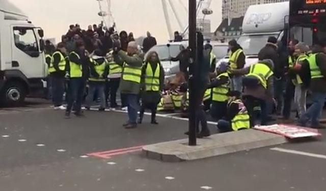 "Желтые жилеты" начали протесты в Великобритании: фото