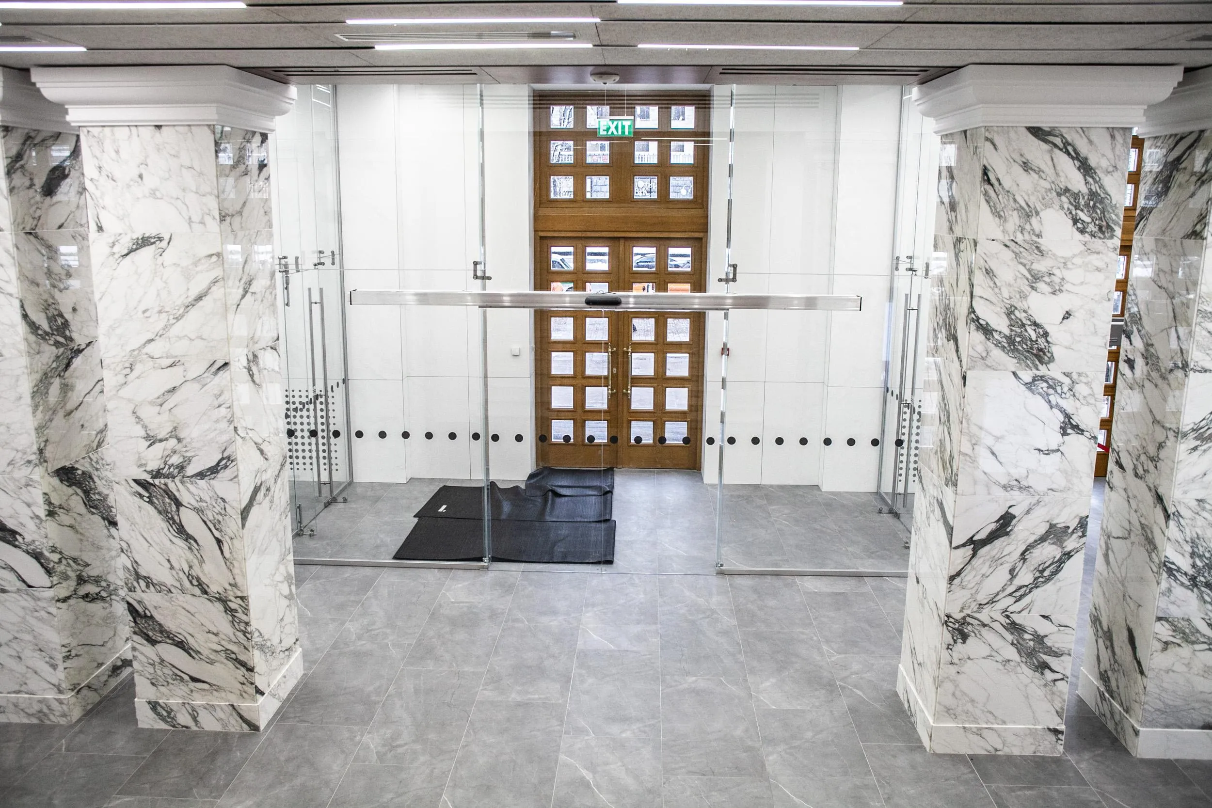 КМДА двері реконструкція КМДА двері реконструкція