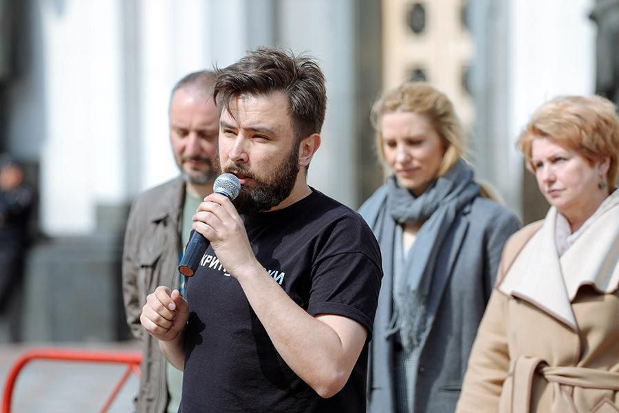 Чи можна покарати депутатів, що підкуповують українців перед виборами: відповідь експерта Чи можна покарати депутатів, що підкуповують українців перед виборами: відповідь експерта