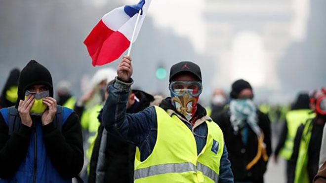 "Ми не повинні здаватися": у Франції "жовті жилети" оголосили 5 хвилю масових протестів