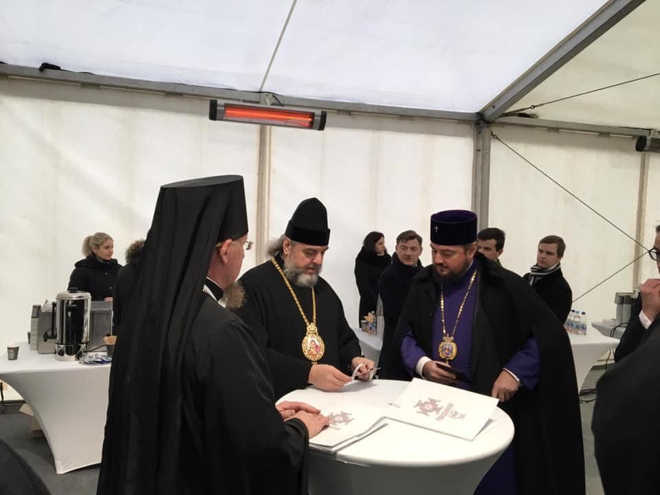 На Объединительный собор УПЦ прибыли представители Московского патриархата: фото