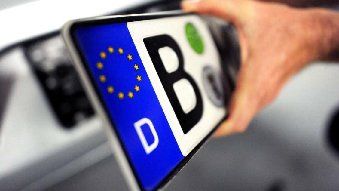 "Це знущання над людьми": чому українці не розмитнюють "євробляхи" - 15 грудня 2018 - Телеканал новин 24 "Це знущання над людьми": чому українці не розмитнюють "євробляхи" - 15 грудня 2018 - Телеканал новин 24