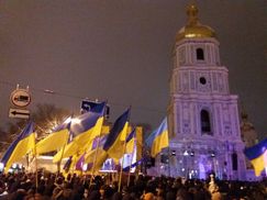 Люди різних конфесій та з сльозами на очах: як українці чекали оголошення глави Помісної Церкви