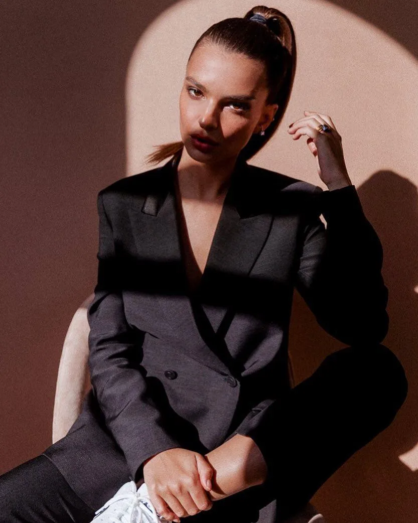 Емілі Ратажковскі Емілі Ратажковскі