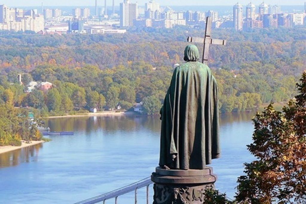 З якими труднощами зіштовхнеться Православна церква України? З якими труднощами зіштовхнеться Православна церква України?