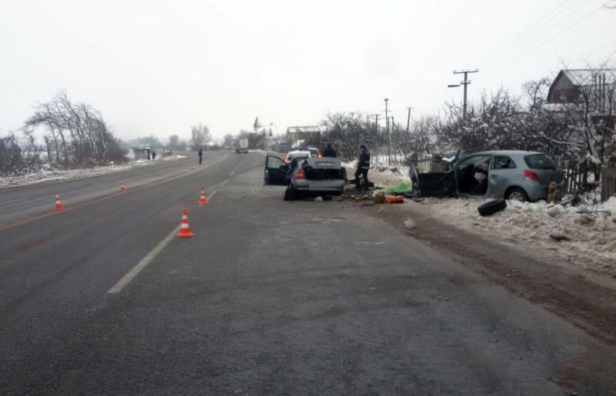 "Авто зім'яло, як бляшанку": у страшній ДТП на Житомирщині загинули троє людей