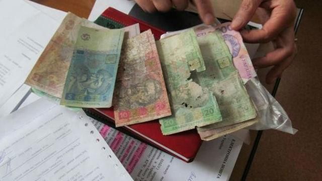 Де та за яких умов можна поміняти зіпсовані гроші в Україні