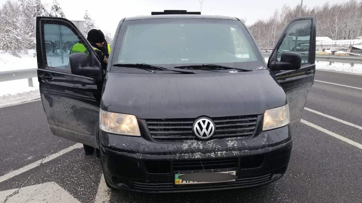 Почули крики про допомогу: поліція випадково врятувала викраденого чоловіка під Києвом, відео Почули крики про допомогу: поліція випадково врятувала викраденого чоловіка під Києвом, відео