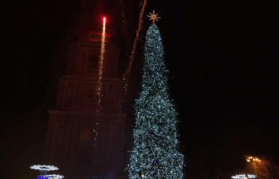 Головна ялинка країни 2019 у Києві: фото та відео як запалили новорічну ялинку Головна ялинка країни 2019 у Києві: фото та відео як запалили новорічну ялинку
