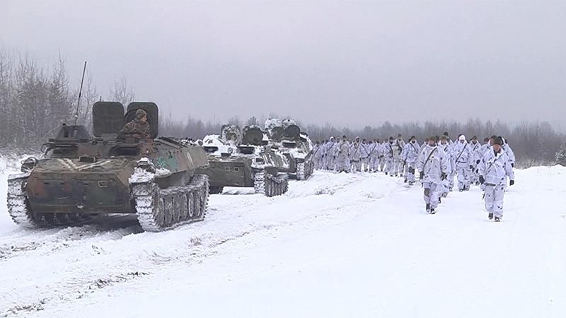Колона танків та імпровізовані бої: на Львівщині резервісти провели навчання з військовими