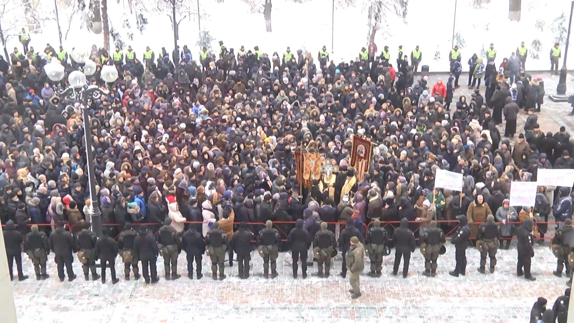 Сварки, бійки та погрози: як депутати голосували про перейменування Московського патріархату Сварки, бійки та погрози: як депутати голосували про перейменування Московського патріархату