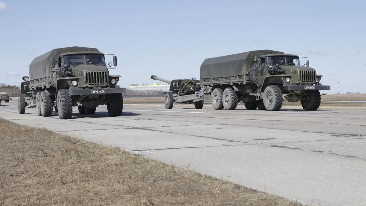 На півночі Криму зафіксували велике скупчення російської військової техніки: що про це відомо  
