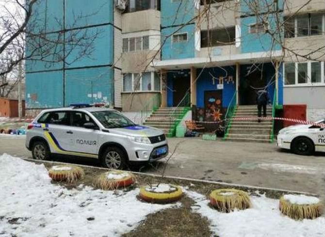 На Днепропетровщине мать с ребенком на руках выпрыгнула из окна На Днепропетровщине мать с ребенком на руках выпрыгнула из окна