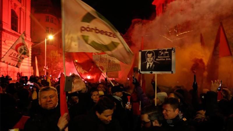 Президент Угорщини підписав "рабський закон", який викликав масові протести