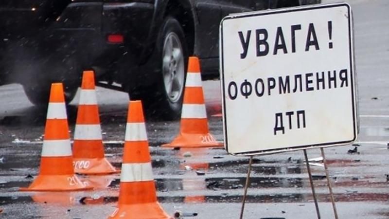 Под Киевом перевернулась маршрутка: есть пострадавшие – фото