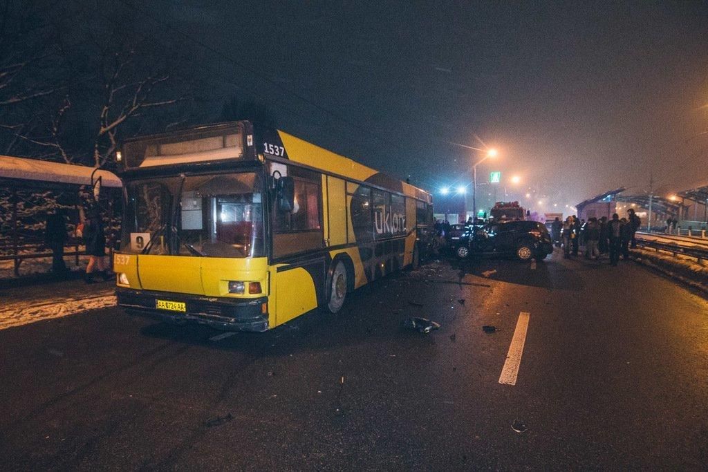 ДТП в Киеве на проспекте Курбасас 20 декабря 2018: погибла беременная