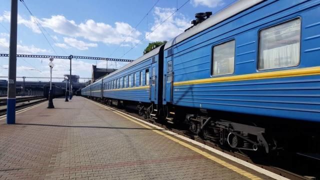 "Укрзализныця" увеличила количество поездов на период праздников