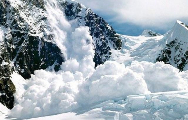 На Украину надвигаются лавины: спасатели советуют быть осторожными любителям гор