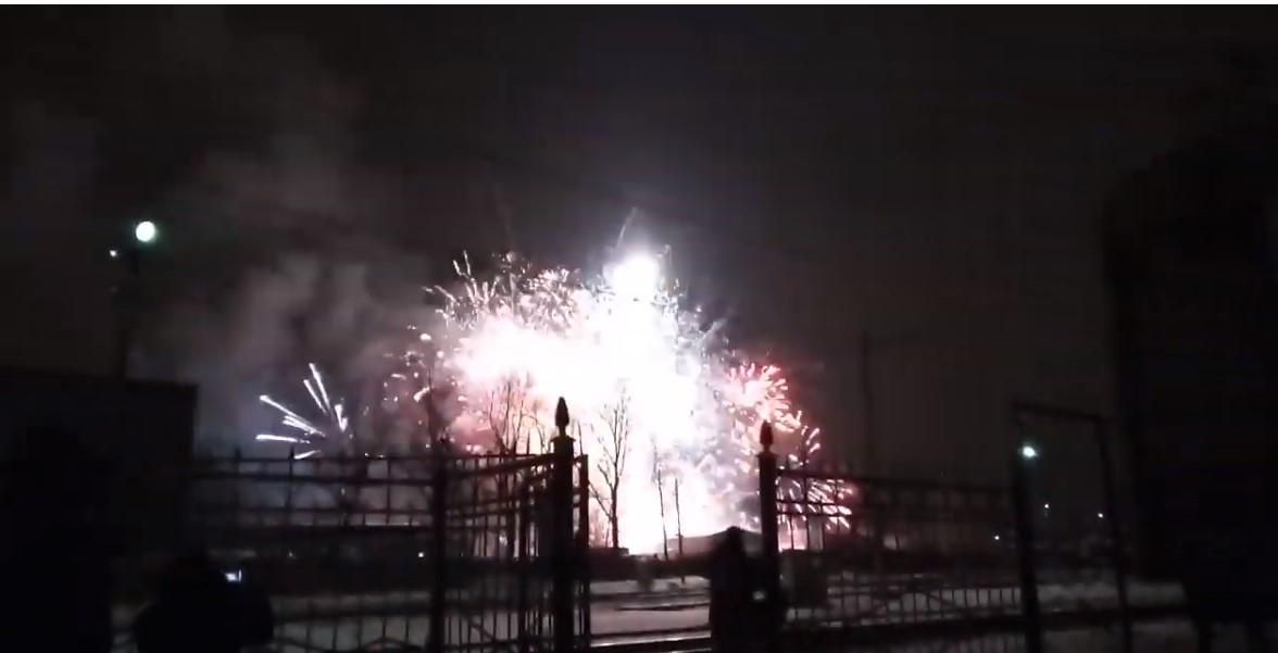 У Санкт-Петербурзі спалахнув склад з піротехнікою: з'явилося відео У Санкт-Петербурзі спалахнув склад з піротехнікою: з'явилося відео