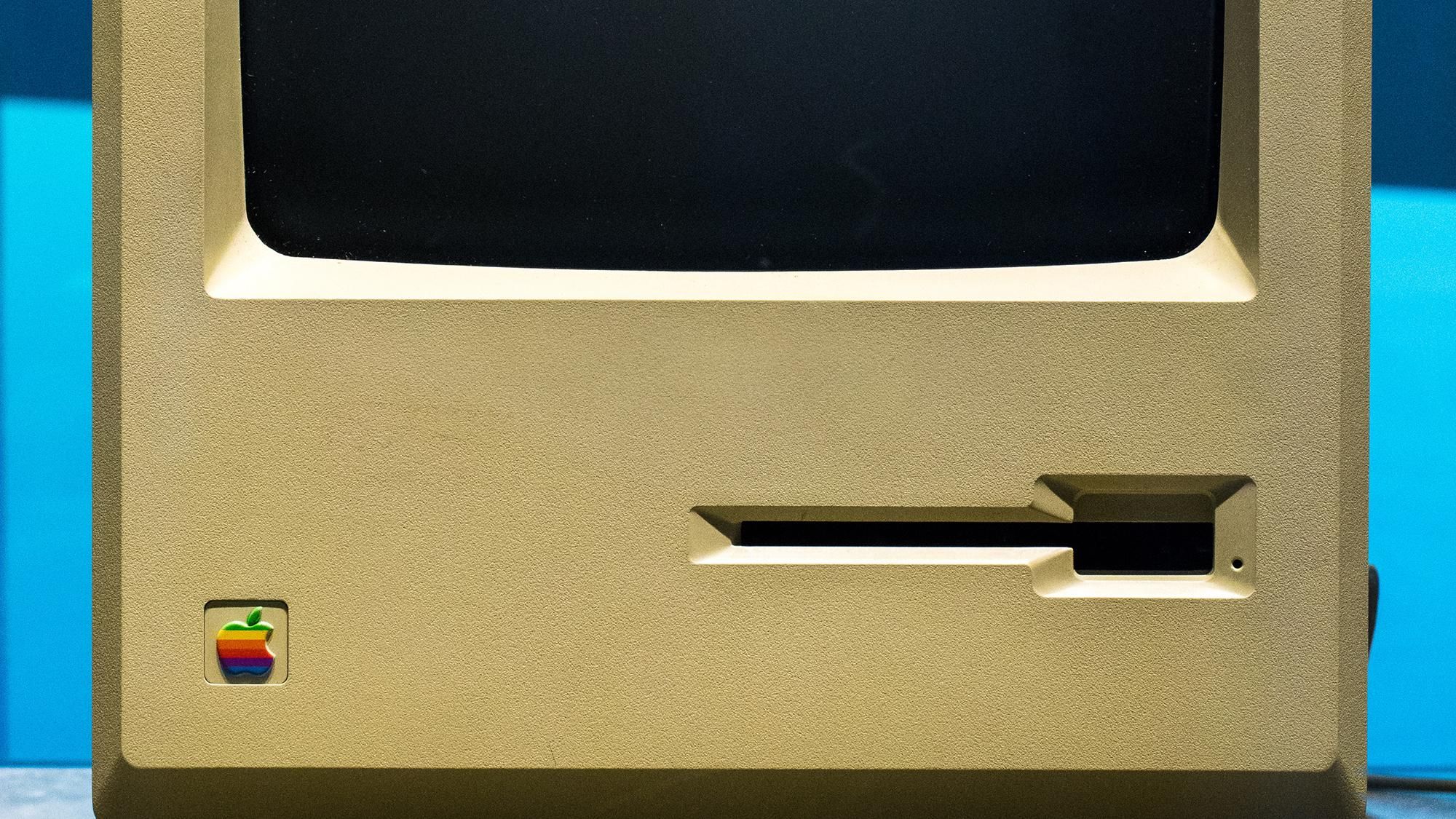 Приложение Spotify запустили на компьютере Apple Macintosh SE Приложение Spotify запустили на компьютере Apple Macintosh SE