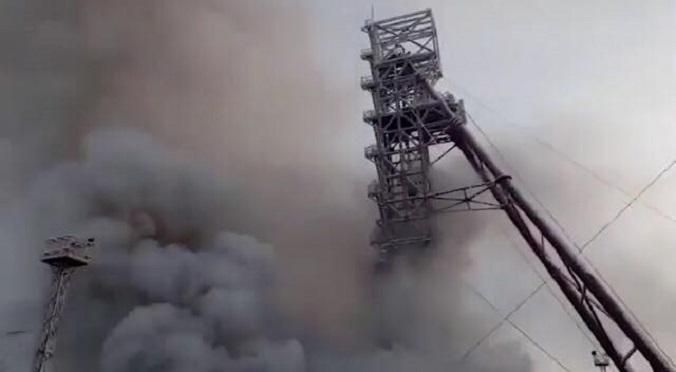 На горной шахте в России произошел пожар: в ловушке под землей оказались люди
