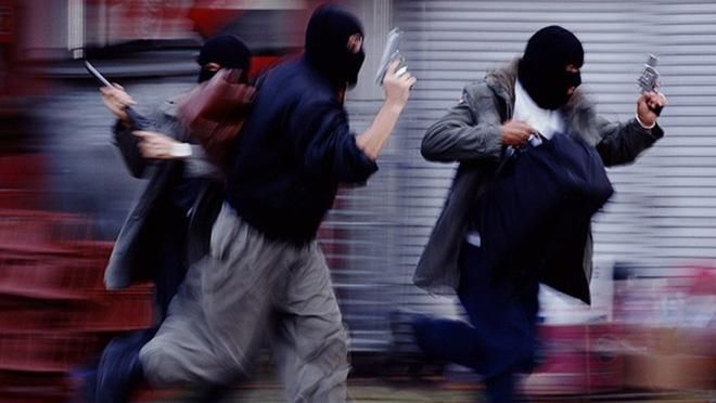 На Днепропетровщине с оружием напали на семью фермера, один человек погиб На Днепропетровщине с оружием напали на семью фермера, один человек погиб