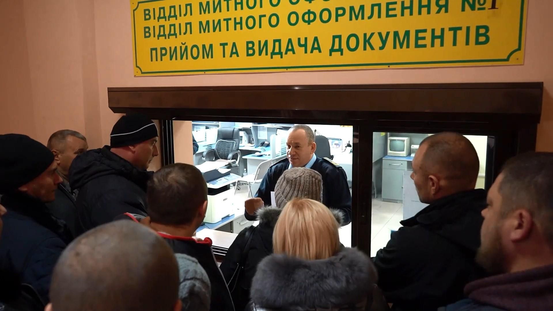 На региональных таможнях подорожала растаможка "евроблях": водители жалуются на манипуляции На региональных таможнях подорожала растаможка "евроблях": водители жалуются на манипуляции