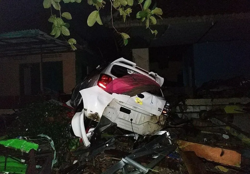 Цунамі, Індонезія Цунамі, Індонезія