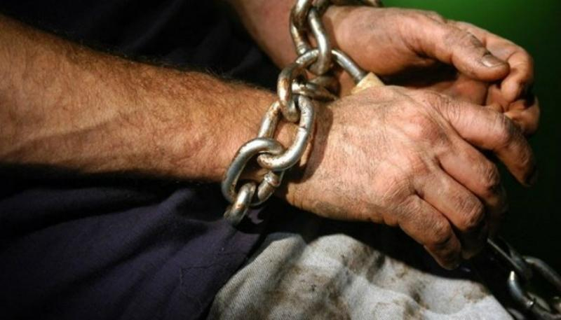 В Днепре задержали рабовладельцев, которые работали под видом реабилитационного центра В Днепре задержали рабовладельцев, которые работали под видом реабилитационного центра