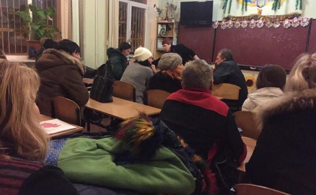 Харків'яни перекривають трасу через побори чиновників Кернеса