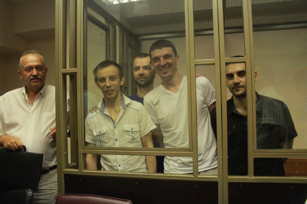 "Вынесли этот приговор себе": фигурантам бахчисарайского дела"Хизб ут-Тахрир" дали 9 и 17 лет "Вынесли этот приговор себе": фигурантам бахчисарайского дела"Хизб ут-Тахрир" дали 9 и 17 лет