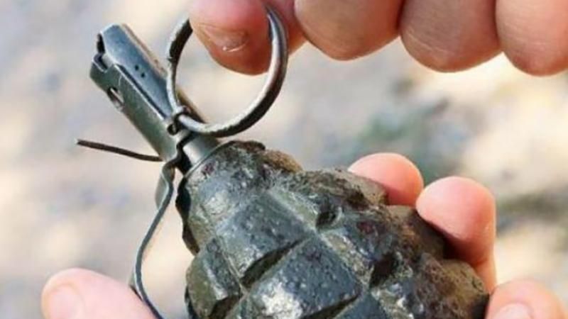 На Дніпропетровщині у приміщення банку кинули гранату: фото На Дніпропетровщині у приміщення банку кинули гранату: фото