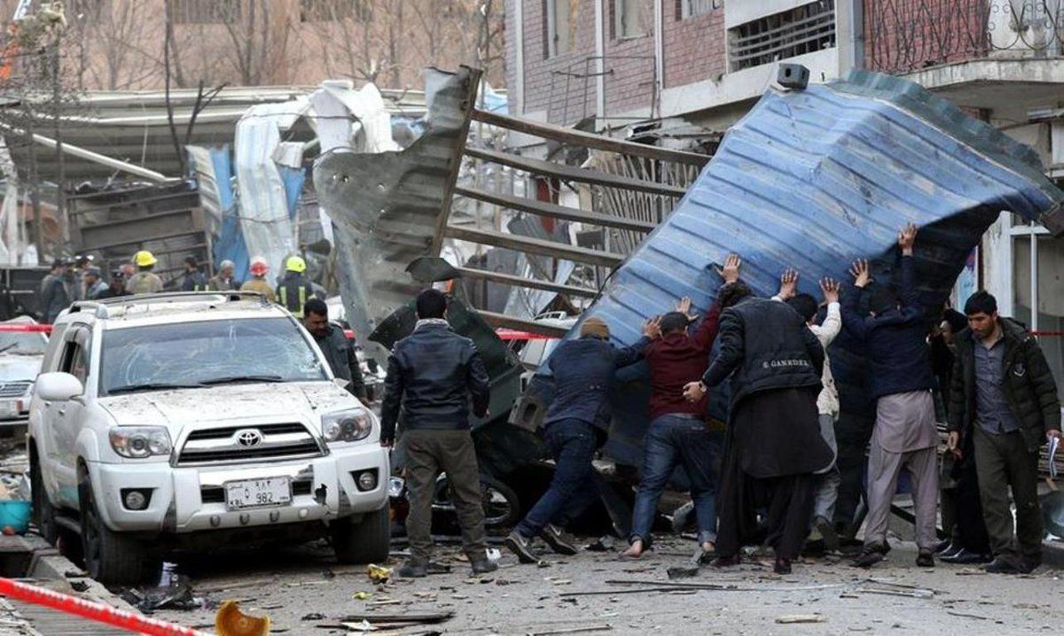 В Кабуле боевики напали на министерство и захватили заложников: есть десятки жертв