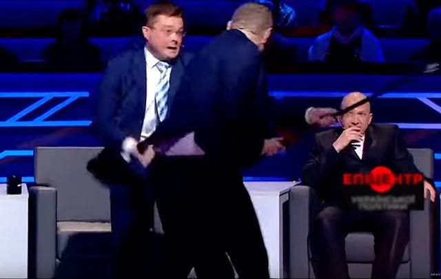 Нардеп Мосійчук у прямому ефірі влаштував бійку з політологом: відео Нардеп Мосійчук у прямому ефірі влаштував бійку з політологом: відео