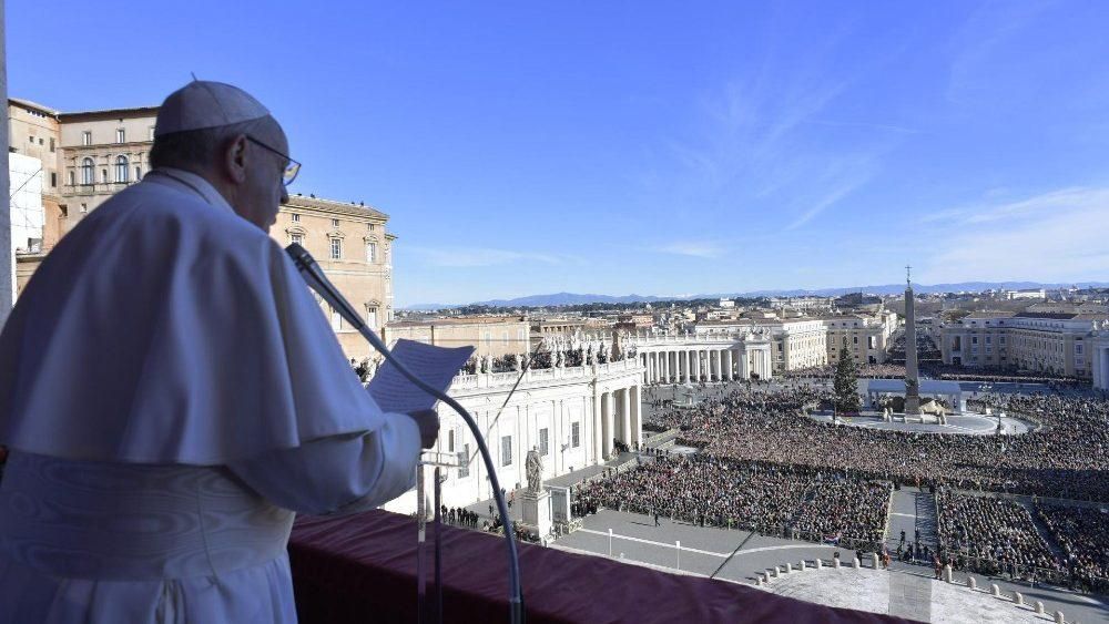 Папа Римский попросил мира для Украины в рождественском поздравлении