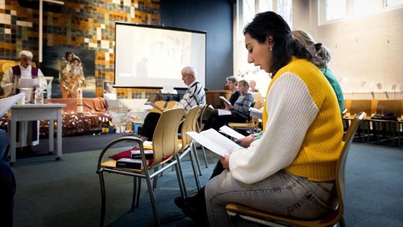 У Нідерландському храмі понад 58 днів не зупиняють службу, аби врятувати вірменську сім'ю У Нідерландському храмі понад 58 днів не зупиняють службу, аби врятувати вірменську сім'ю