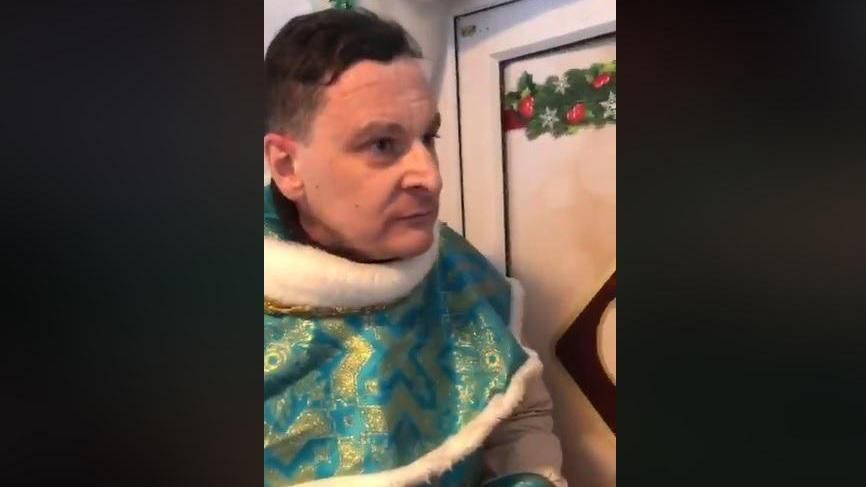У прихильника "рускава міра" забрали роль Святого Миколая через обурливу поведінку: відео У прихильника "рускава міра" забрали роль Святого Миколая через обурливу поведінку: відео