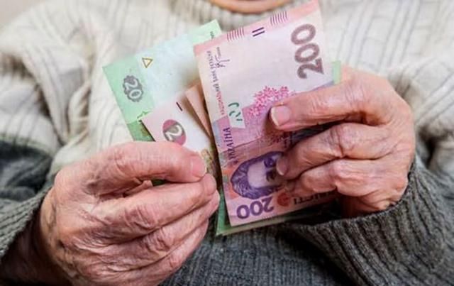 "Дуже хочу допомогти виграти війну": бабуся пожертвувала 10 тисяч доларів для української армії